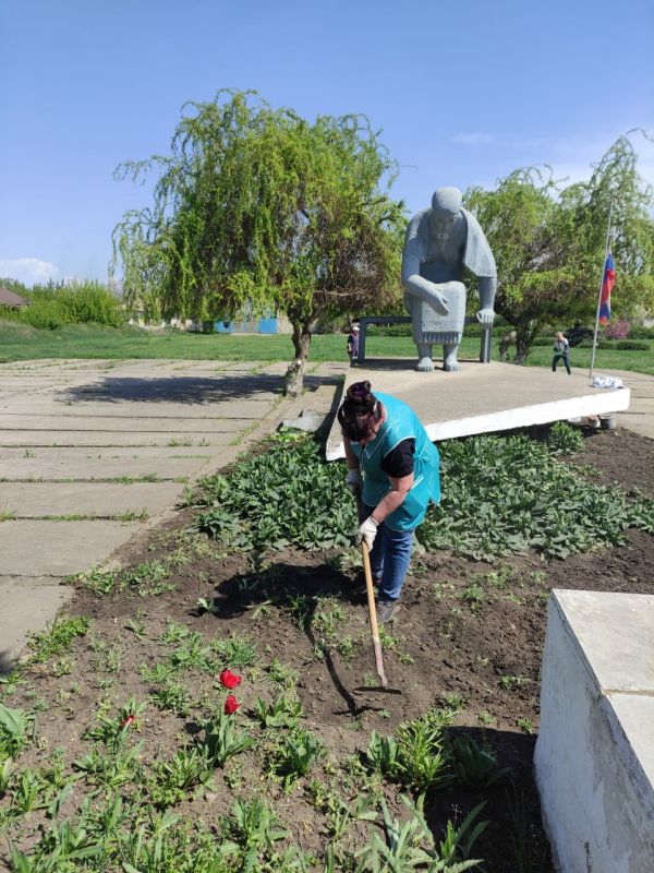 Сергей Желновач: В пгт Луганское состоялся Всероссийский субботник, в котором приняли участие заместитель председателя Дебальцевского городского совета Анастасия Костина, ГБОУ Луганская школа 12, ГКДОУ Луганский детский сад... Сергей Желновач: В пгт Луганское состоялся Всероссийский субботник, в котором приняли участие заместитель председателя Дебальцевского городского совета Анастасия Костина, ГБОУ Луганская школа 12, ГКДОУ Луганский детский сад...