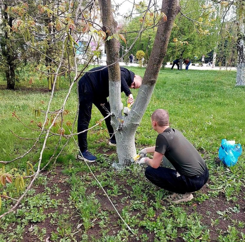 Солнечная погода способствовала проведению субботника в нашем родном округе! Солнечная погода способствовала проведению субботника в нашем родном округе!
