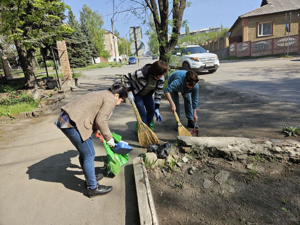 В Торезе состоялся Всероссийский субботник В Торезе состоялся Всероссийский субботник
