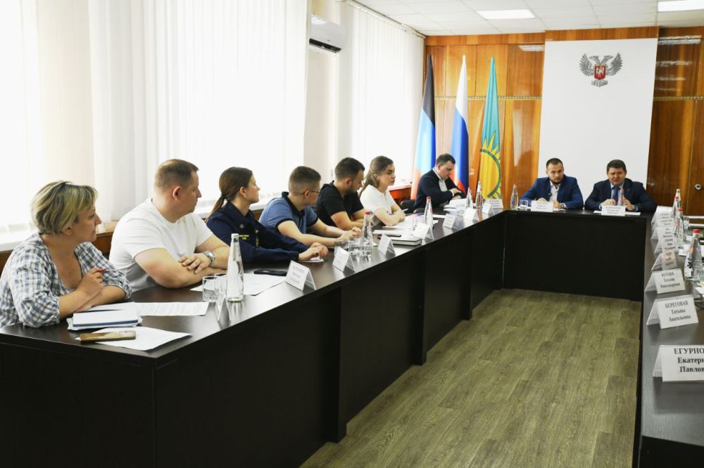 Владислав Ключаров: Совместно с министром молодёжной политики Кириллом Борисовичем Макаровым провели рабочую встречу с активом Макеевки Владислав Ключаров: Совместно с министром молодёжной политики Кириллом Борисовичем Макаровым провели рабочую встречу с активом Макеевки