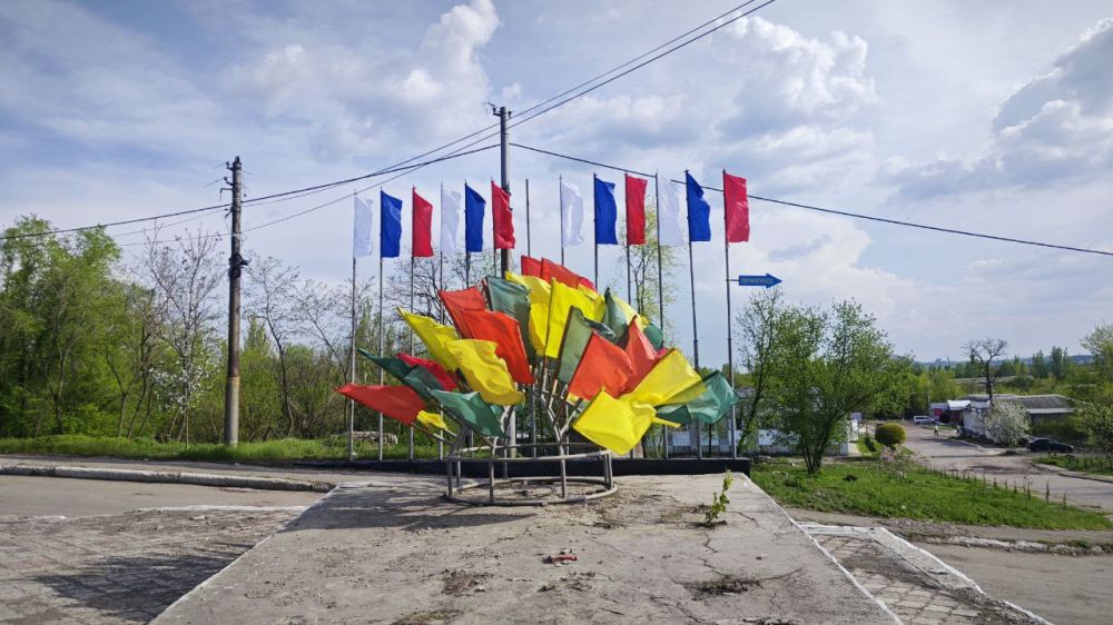 В Кировском внутригородском районе продолжаются работу по благоустройству территории В Кировском внутригородском районе продолжаются работу по благоустройству территории