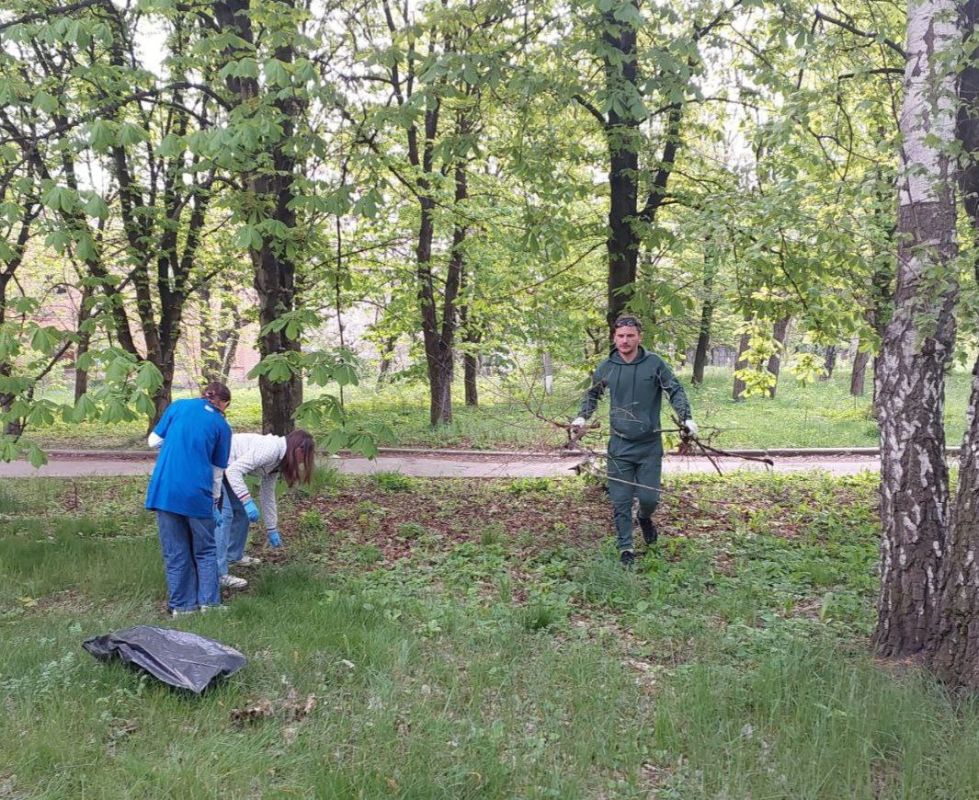 Солнечная погода способствовала проведению субботника в нашем родном округе! Солнечная погода способствовала проведению субботника в нашем родном округе!