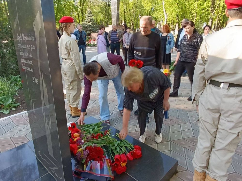 Чернобыль… Тридцать девять лет назад это страшное слово прозвучало на всю планету Чернобыль… Тридцать девять лет назад это страшное слово прозвучало на всю планету