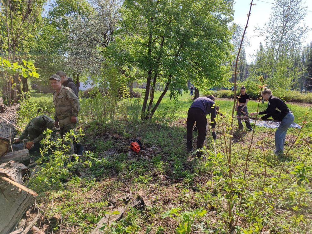 В Торезе состоялся Всероссийский субботник В Торезе состоялся Всероссийский субботник