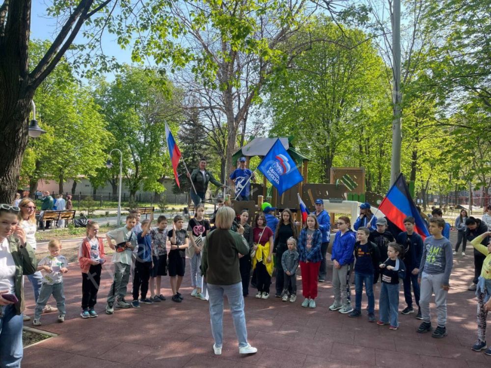 Алексей Кулемзин: Сегодня в рамках партийного проекта «Городская среда» партии «Единая Россия» в Донецке прошёл Всероссийский субботник Алексей Кулемзин: Сегодня в рамках партийного проекта «Городская среда» партии «Единая Россия» в Донецке прошёл Всероссийский субботник