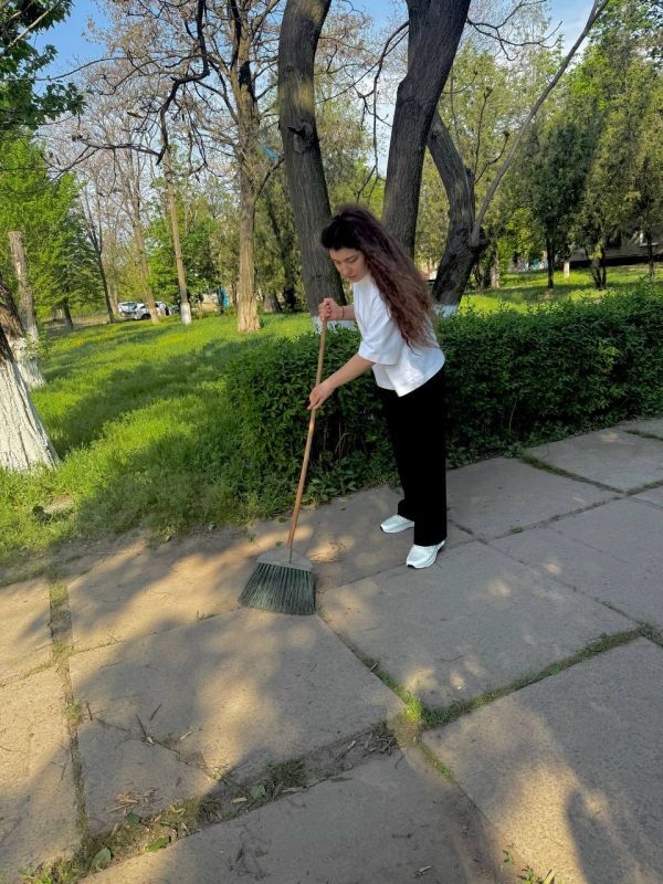 Елена Рязанцева: Сегодня, 26 апреля, в рамках проведения Всероссийского субботника, реализации проекта «Городская среда» Всероссийской политической партии «Единая Россия» в Пролетарском районе г. Донецка прошли мероприятия... Елена Рязанцева: Сегодня, 26 апреля, в рамках проведения Всероссийского субботника, реализации проекта «Городская среда» Всероссийской политической партии «Единая Россия» в Пролетарском районе г. Донецка прошли мероприятия...