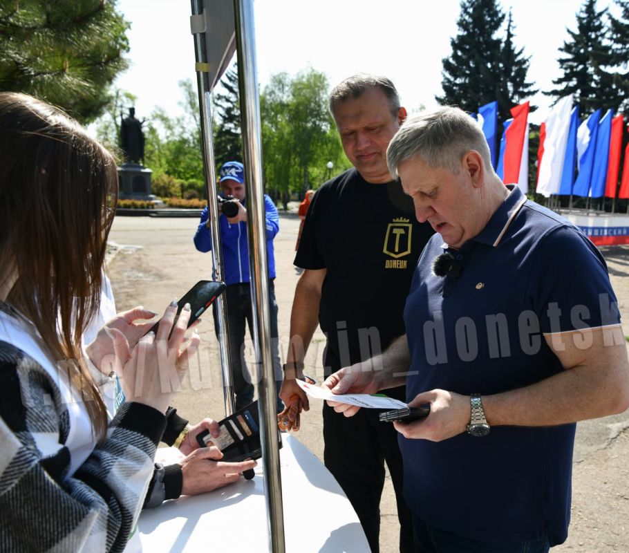 Алексей Кулемзин: Сотни горожан вышли на Всероссийский субботник, чтобы подготовить улицы к предстоящим майским праздникам Алексей Кулемзин: Сотни горожан вышли на Всероссийский субботник, чтобы подготовить улицы к предстоящим майским праздникам
