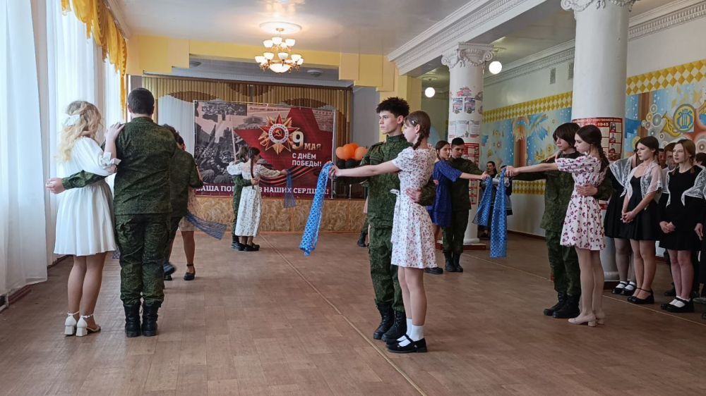 В Ждановке прошел «Бал Победы» В Ждановке прошел «Бал Победы»