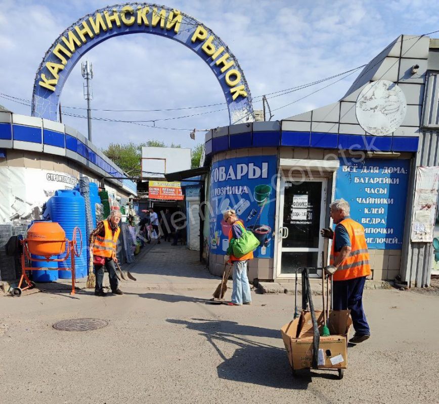 Алексей Кулемзин: Сотрудники всех рынков Донецка присоединились к Всероссийскому субботнику! Алексей Кулемзин: Сотрудники всех рынков Донецка присоединились к Всероссийскому субботнику!