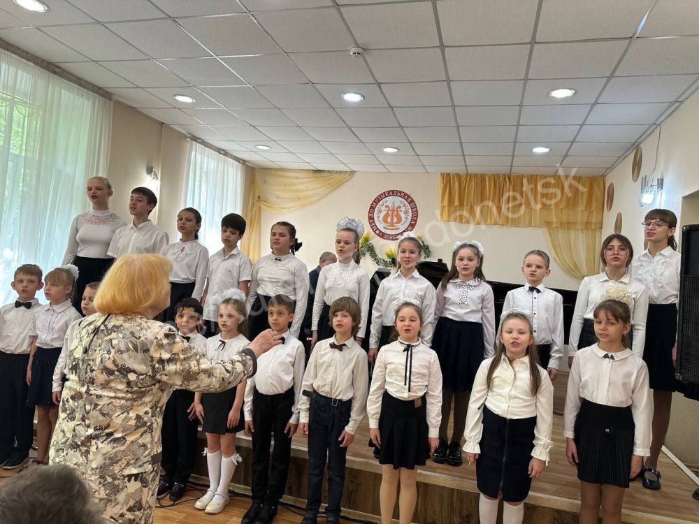 Сегодня в Музыкальной школе № 2 состоялся отчётный концерт обучающихся и преподавателей, на котором ученики и преподаватели продемонстрировали свои достижения Сегодня в Музыкальной школе № 2 состоялся отчётный концерт обучающихся и преподавателей, на котором ученики и преподаватели продемонстрировали свои достижения