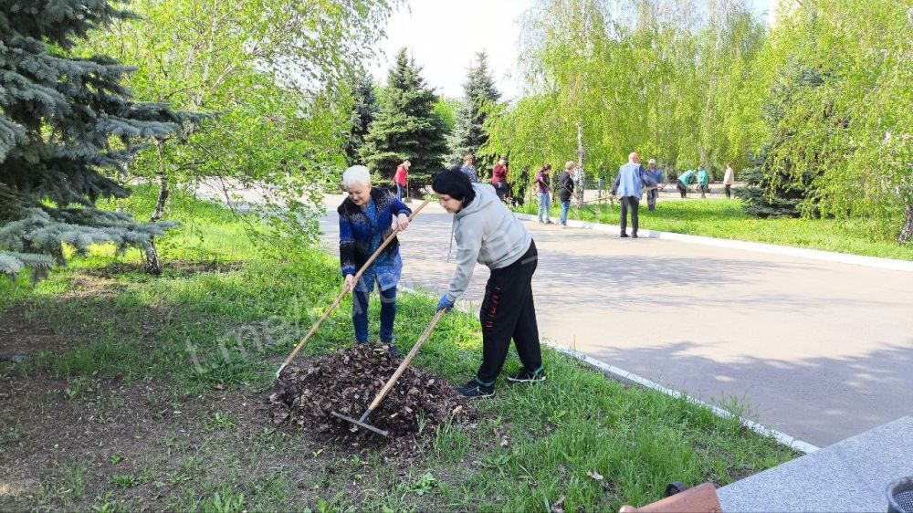 Алексей Кулемзин: Сотрудники учреждений культуры внесли свой вклад в благоустройство города, с воодушевлением приняв участие во Всероссийском субботнике Алексей Кулемзин: Сотрудники учреждений культуры внесли свой вклад в благоустройство города, с воодушевлением приняв участие во Всероссийском субботнике