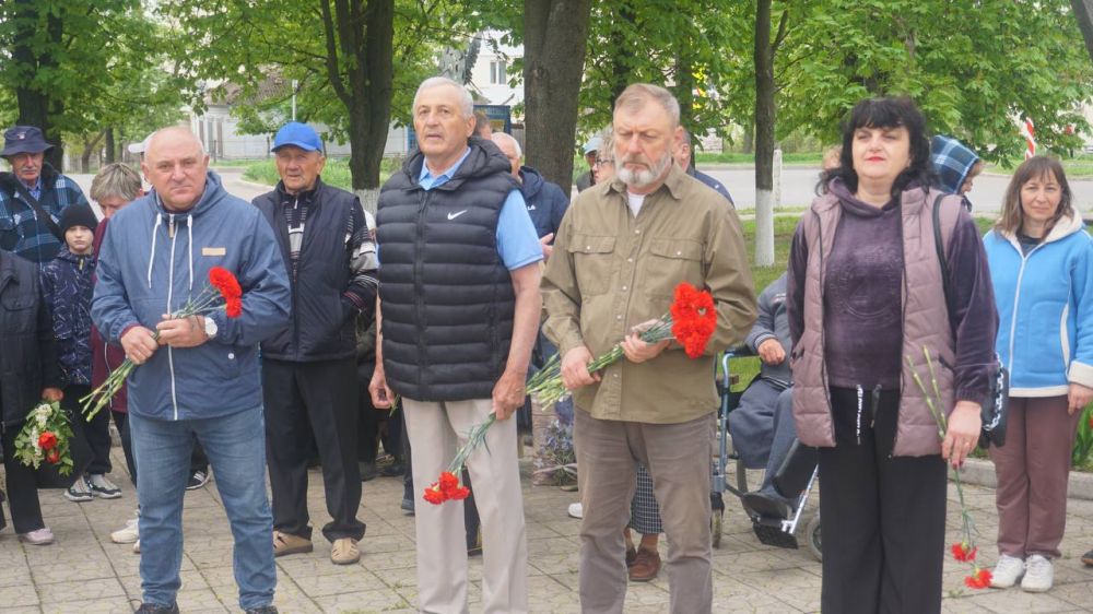 Борис Трима: В Международный день памяти жертв радиационных аварий и катастроф, в Мангуше прошла церемония возложения цветов, посвященная годовщине Чернобыльской трагедии Борис Трима: В Международный день памяти жертв радиационных аварий и катастроф, в Мангуше прошла церемония возложения цветов, посвященная годовщине Чернобыльской трагедии