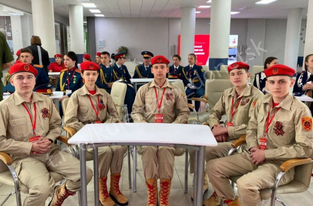 Алексей Кулемзин: С 20 по 24 апреля юнармейцы Донецкого территориального штаба военно-патриотического клуба «Юность из школы № 100 приняли участие в Межрегиональном патриотическом слете активистов движения «Пост № 1» в... Алексей Кулемзин: С 20 по 24 апреля юнармейцы Донецкого территориального штаба военно-патриотического клуба «Юность из школы № 100 приняли участие в Межрегиональном патриотическом слете активистов движения «Пост № 1» в...