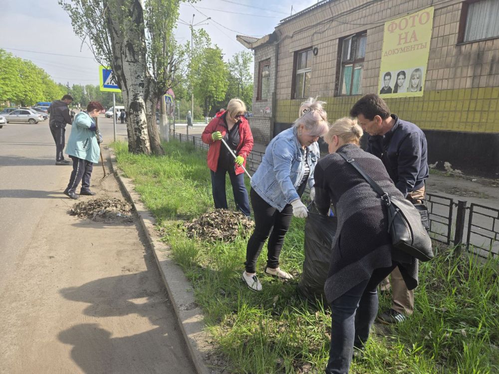 Сергей Желновач: Сегодня, 26 апреля 2025 года в городском округе Дебальцево состоялся Всероссийский субботник — масштабная экологическая акция, объединяющая жителей нашего округа в стремлении сделать свои города, поселки и... Сергей Желновач: Сегодня, 26 апреля 2025 года в городском округе Дебальцево состоялся Всероссийский субботник — масштабная экологическая акция, объединяющая жителей нашего округа в стремлении сделать свои города, поселки и...
