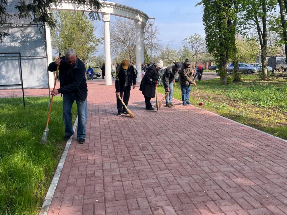 Вместе к чистоте. Сегодня наш округ стал настоящим центром активных перемен! Более 4000 неравнодушных жителей объединились для участия во Всероссийском субботнике, и это было поистине вдохновляюще! Среди участников были... Вместе к чистоте. Сегодня наш округ стал настоящим центром активных перемен! Более 4000 неравнодушных жителей объединились для участия во Всероссийском субботнике, и это было поистине вдохновляюще! Среди участников были...