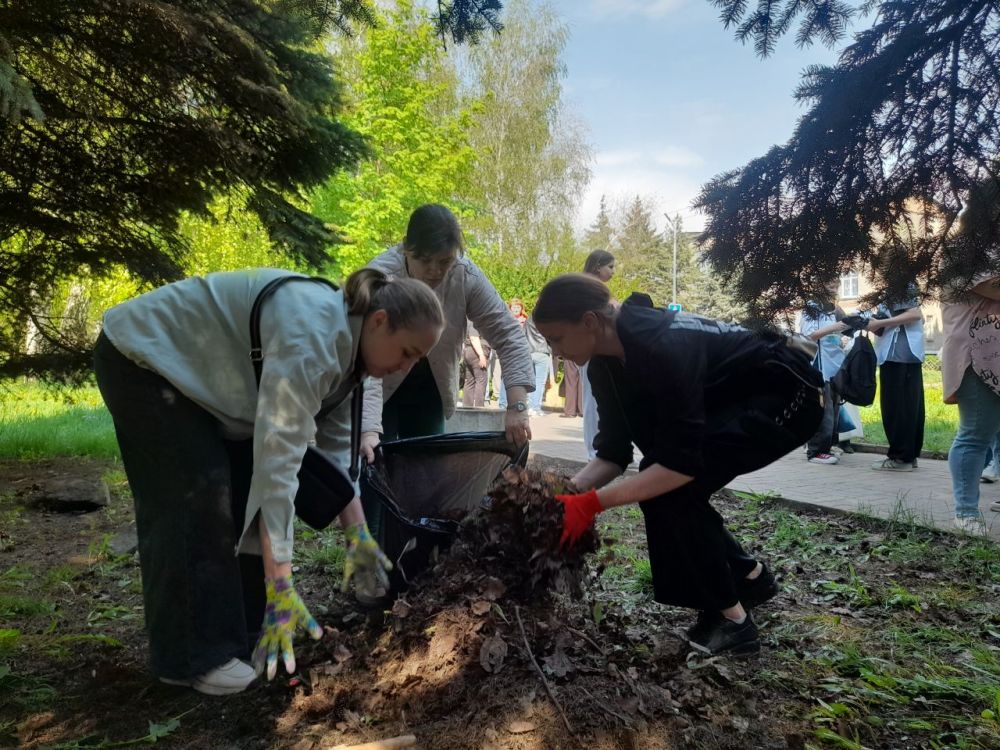 Кировский внутригородской район продолжает принимать активное участие во Всероссийском субботнике Кировский внутригородской район продолжает принимать активное участие во Всероссийском субботнике