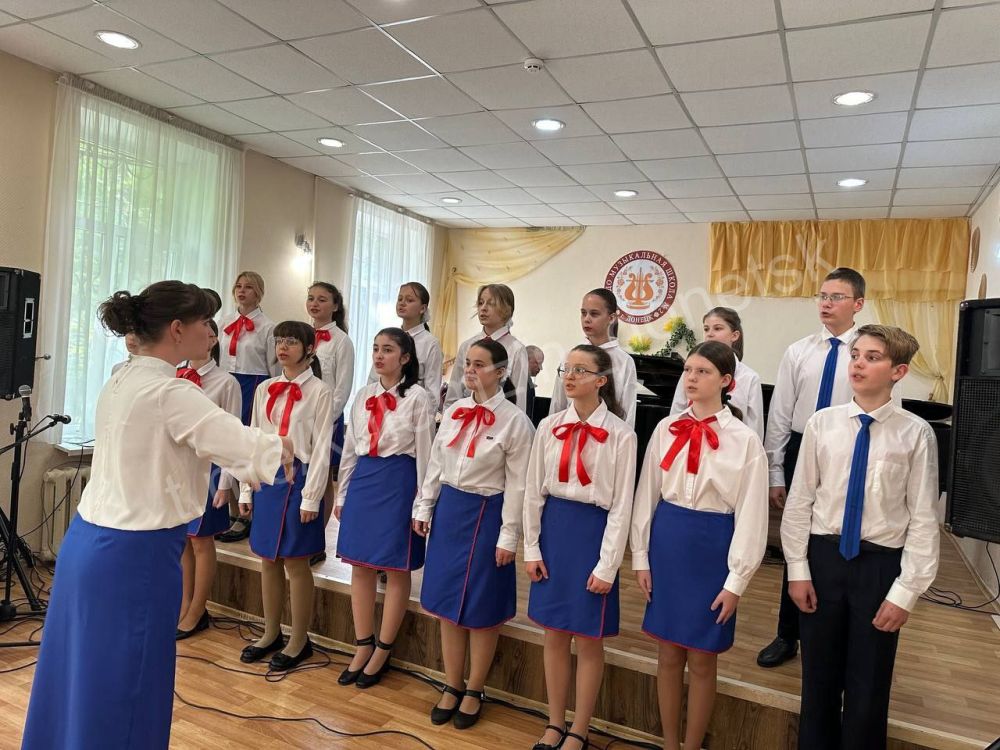 Сегодня в Музыкальной школе № 2 состоялся отчётный концерт обучающихся и преподавателей, на котором ученики и преподаватели продемонстрировали свои достижения Сегодня в Музыкальной школе № 2 состоялся отчётный концерт обучающихся и преподавателей, на котором ученики и преподаватели продемонстрировали свои достижения