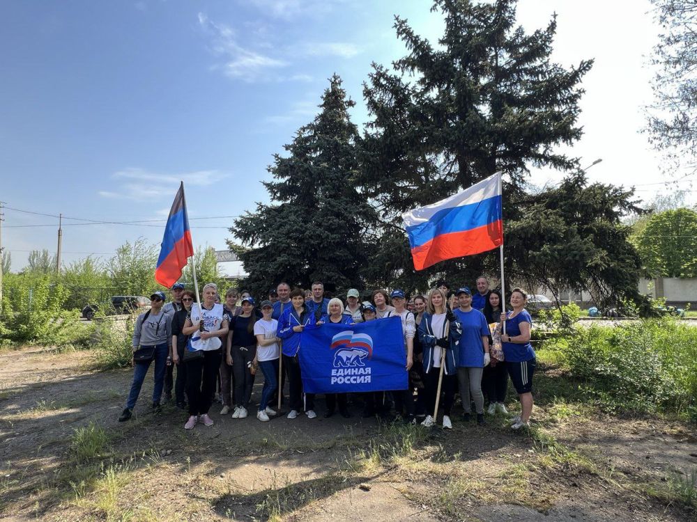 Сегодня по всей нашей стране проходит Всероссийский субботник! Сегодня по всей нашей стране проходит Всероссийский субботник!