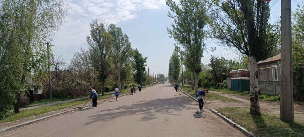 В рамках Всероссийского субботника сотрудники администрации Ясиноватского муниципального округа активно присоединились к улучшению нашего города! В рамках Всероссийского субботника сотрудники администрации Ясиноватского муниципального округа активно присоединились к улучшению нашего города!