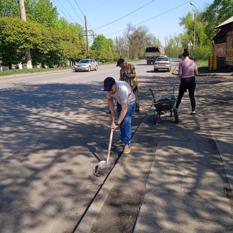 В Торезе состоялся Всероссийский субботник В Торезе состоялся Всероссийский субботник