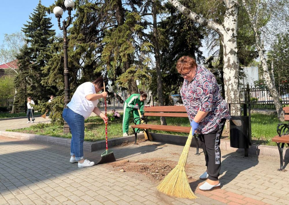 Сегодня по всей нашей стране проходит Всероссийский субботник! Сегодня по всей нашей стране проходит Всероссийский субботник!