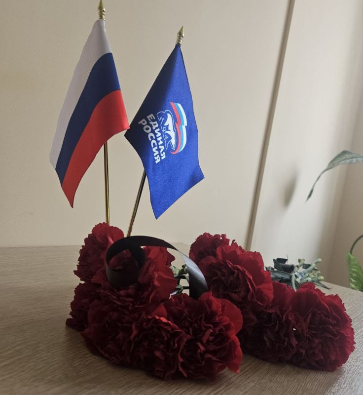 Возложили цветы к Памятнику ликвидаторам Чернобыльской катастрофы Возложили цветы к Памятнику ликвидаторам Чернобыльской катастрофы