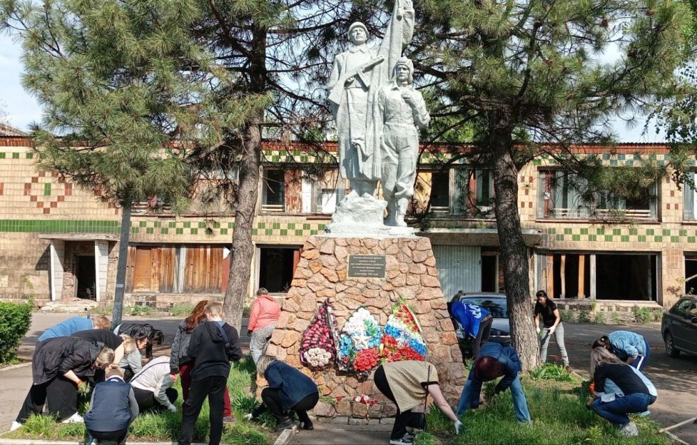 Наталья Бегуненко: Субботник Управы Петровского внутригородского района Администрации городского округа Донецк Наталья Бегуненко: Субботник Управы Петровского внутригородского района Администрации городского округа Донецк
