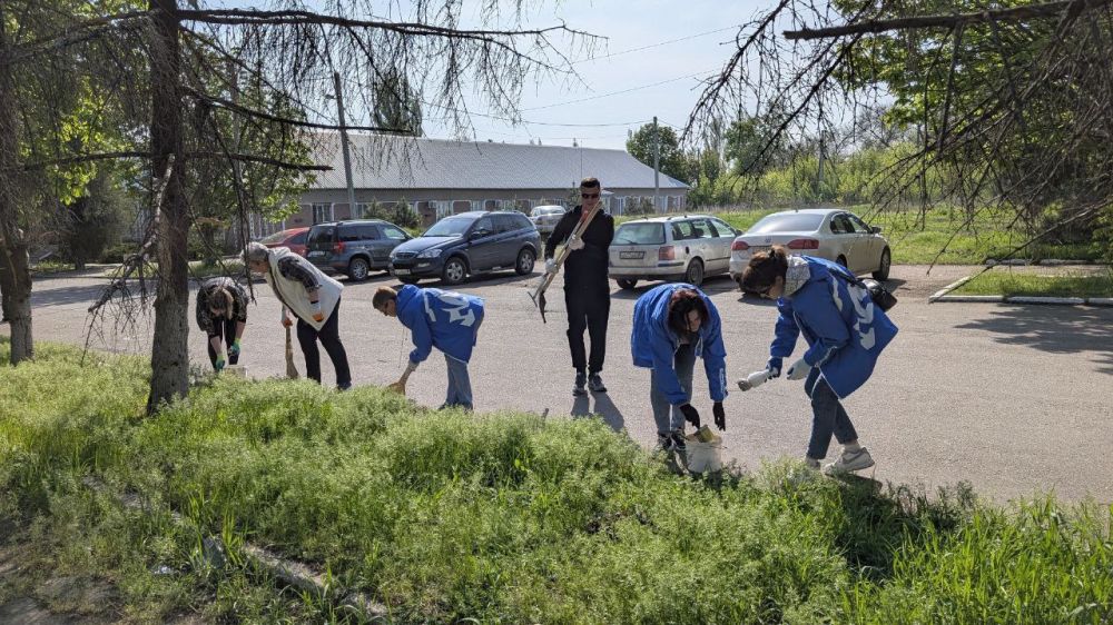 Сегодня, 26 апреля, по партийному проекту Единой России "Городская среда" в Старобешевском муниципальном округе прошел Всероссийский субботник, который проходил в рамках федерального проекта «Формирование комфортной... Сегодня, 26 апреля, по партийному проекту Единой России "Городская среда" в Старобешевском муниципальном округе прошел Всероссийский субботник, который проходил в рамках федерального проекта «Формирование комфортной...