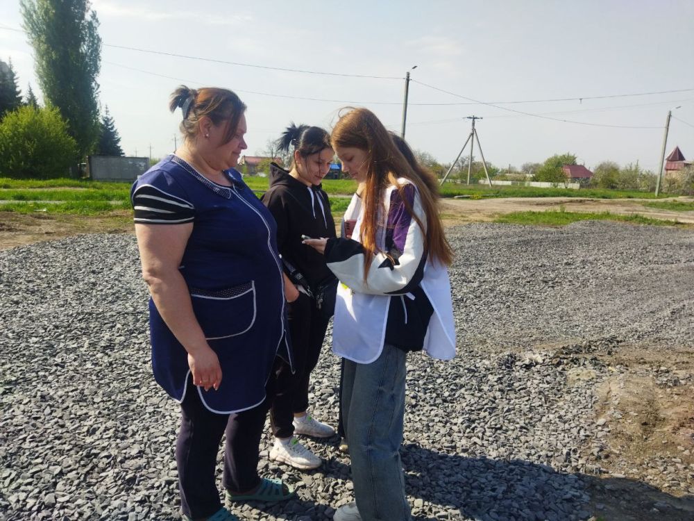 Волонтеры ФКГС организовали сбор голосов на субботнике в Кировском Волонтеры ФКГС организовали сбор голосов на субботнике в Кировском