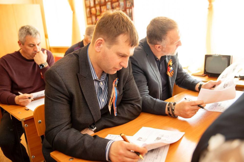 ДИКТАНТ ПОБЕДЫ. Депутаты Донецкого городского совета приняли участие в масштабной исторической акции Единой России «Диктант Победы» ДИКТАНТ ПОБЕДЫ. Депутаты Донецкого городского совета приняли участие в масштабной исторической акции Единой России «Диктант Победы»