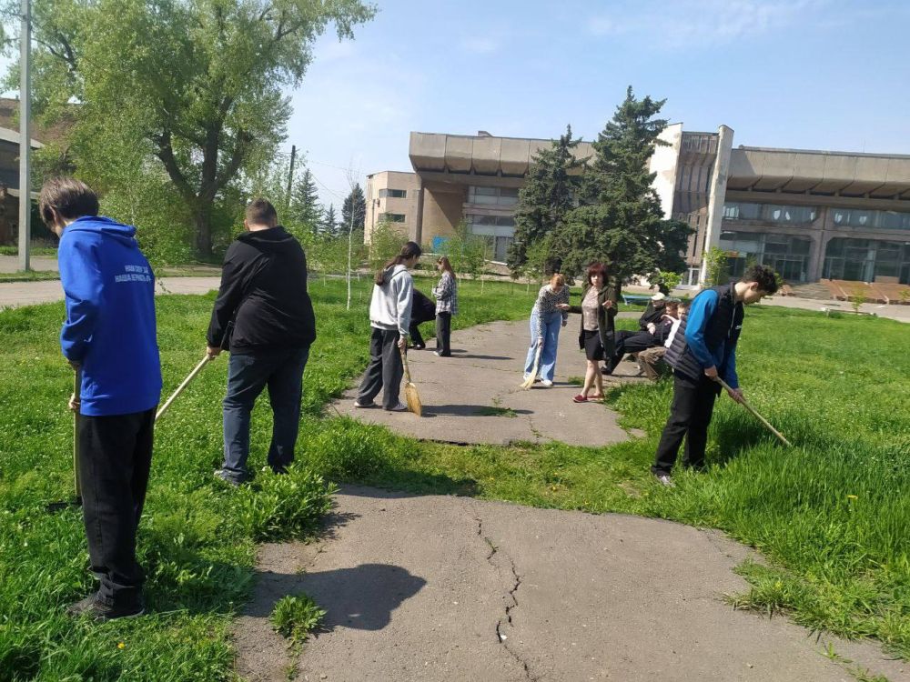 Экологический субботник с участием молодежи Экологический субботник с участием молодежи