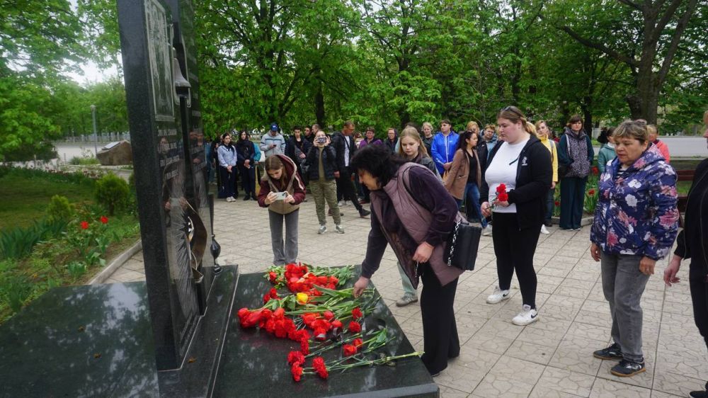 Борис Трима: В Международный день памяти жертв радиационных аварий и катастроф, в Мангуше прошла церемония возложения цветов, посвященная годовщине Чернобыльской трагедии Борис Трима: В Международный день памяти жертв радиационных аварий и катастроф, в Мангуше прошла церемония возложения цветов, посвященная годовщине Чернобыльской трагедии