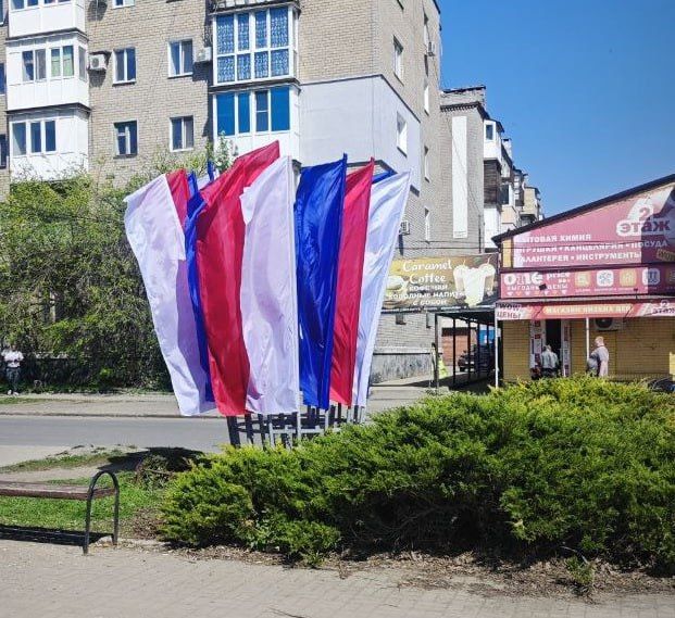 В Кировском внутригородском районе продолжаются работу по благоустройству территории В Кировском внутригородском районе продолжаются работу по благоустройству территории
