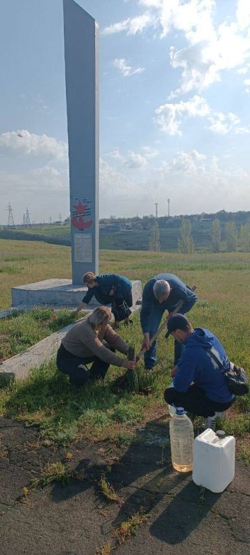 В с. Павлополь члены участковой избирательной комиссии № 1010 активно приняли участие в общереспубликанском субботнике! В с. Павлополь члены участковой избирательной комиссии № 1010 активно приняли участие в общереспубликанском субботнике!