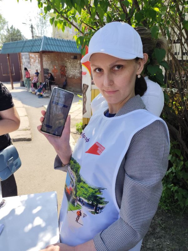 Сегодня во всех районах Донецка состоялся Всероссийский субботник, в ходе которого каждый желающий смог проголосовать за проекты, направленные на создание комфортной городской среды Сегодня во всех районах Донецка состоялся Всероссийский субботник, в ходе которого каждый желающий смог проголосовать за проекты, направленные на создание комфортной городской среды