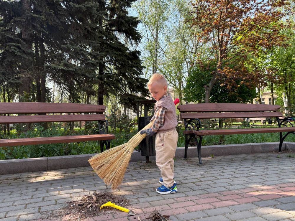 Сегодня по всей нашей стране проходит Всероссийский субботник! Сегодня по всей нашей стране проходит Всероссийский субботник!