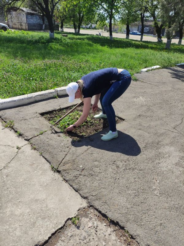 Сергей Желновач: В пгт Луганское состоялся Всероссийский субботник, в котором приняли участие заместитель председателя Дебальцевского городского совета Анастасия Костина, ГБОУ Луганская школа 12, ГКДОУ Луганский детский сад... Сергей Желновач: В пгт Луганское состоялся Всероссийский субботник, в котором приняли участие заместитель председателя Дебальцевского городского совета Анастасия Костина, ГБОУ Луганская школа 12, ГКДОУ Луганский детский сад...