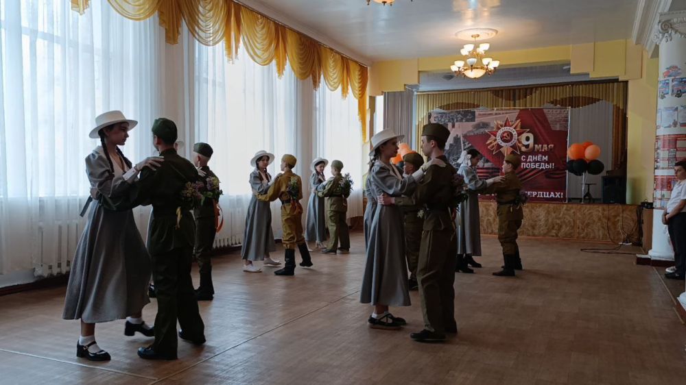 В Ждановке прошел «Бал Победы» В Ждановке прошел «Бал Победы»