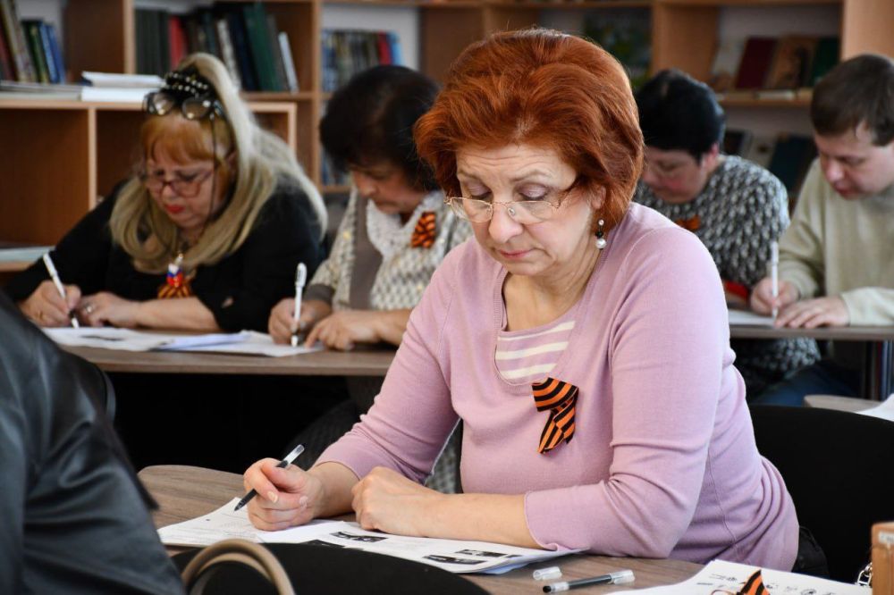 Дебальцево присоединилось к "Диктанту Победы": Память в сердцах! Дебальцево присоединилось к "Диктанту Победы": Память в сердцах!