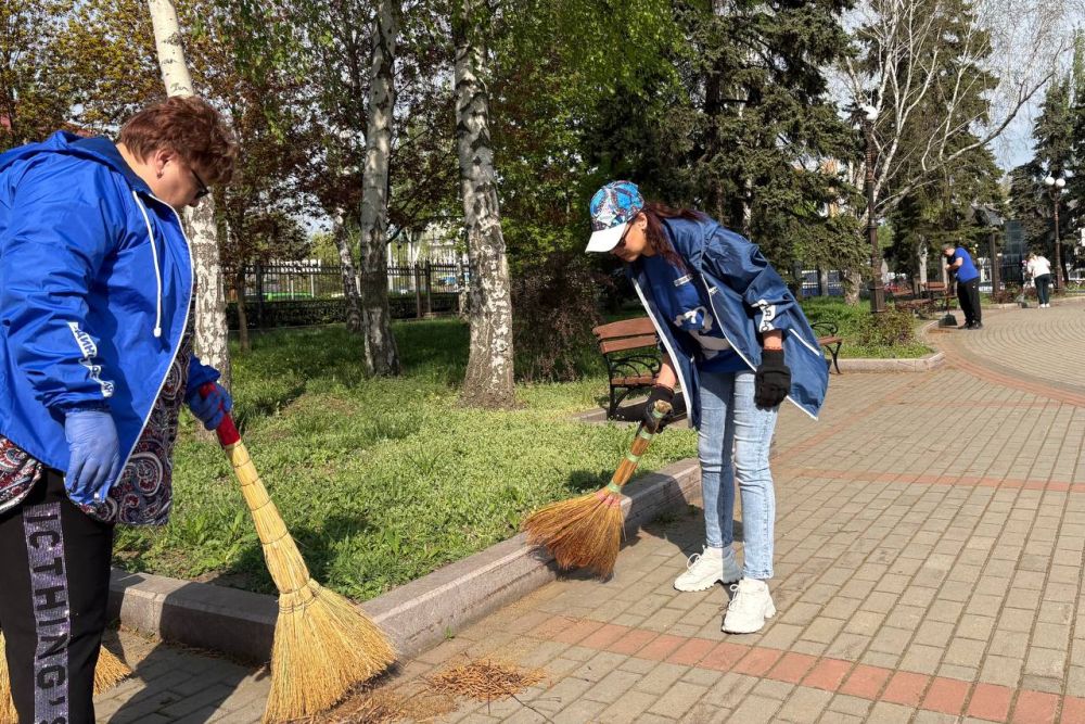 Сегодня по всей нашей стране проходит Всероссийский субботник! Сегодня по всей нашей стране проходит Всероссийский субботник!