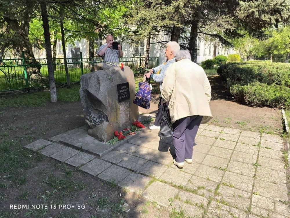 Зугрэс чтит память героев Чернобыля Зугрэс чтит память героев Чернобыля
