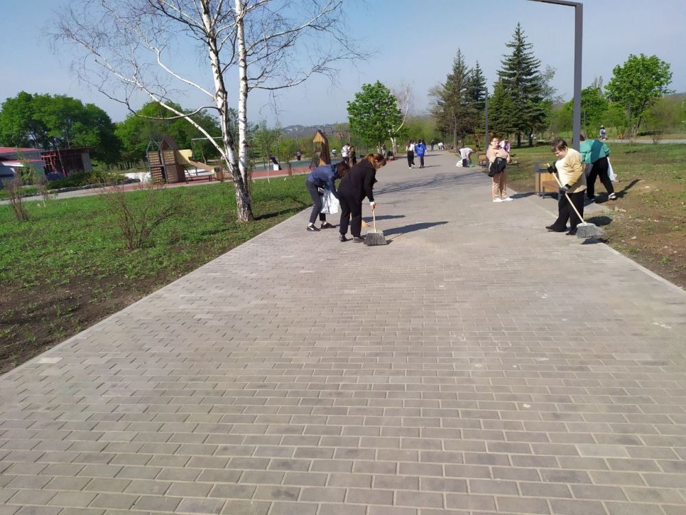 В Торезе прошёл Всероссийский субботник В Торезе прошёл Всероссийский субботник
