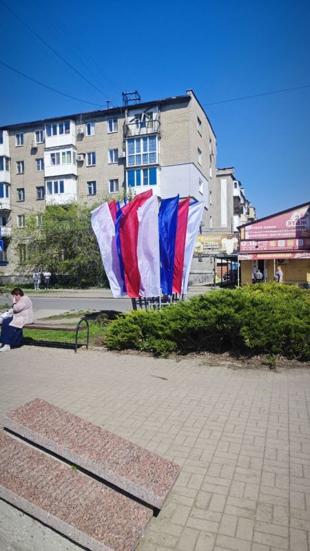 В Кировском внутригородском районе продолжаются работу по благоустройству территории В Кировском внутригородском районе продолжаются работу по благоустройству территории