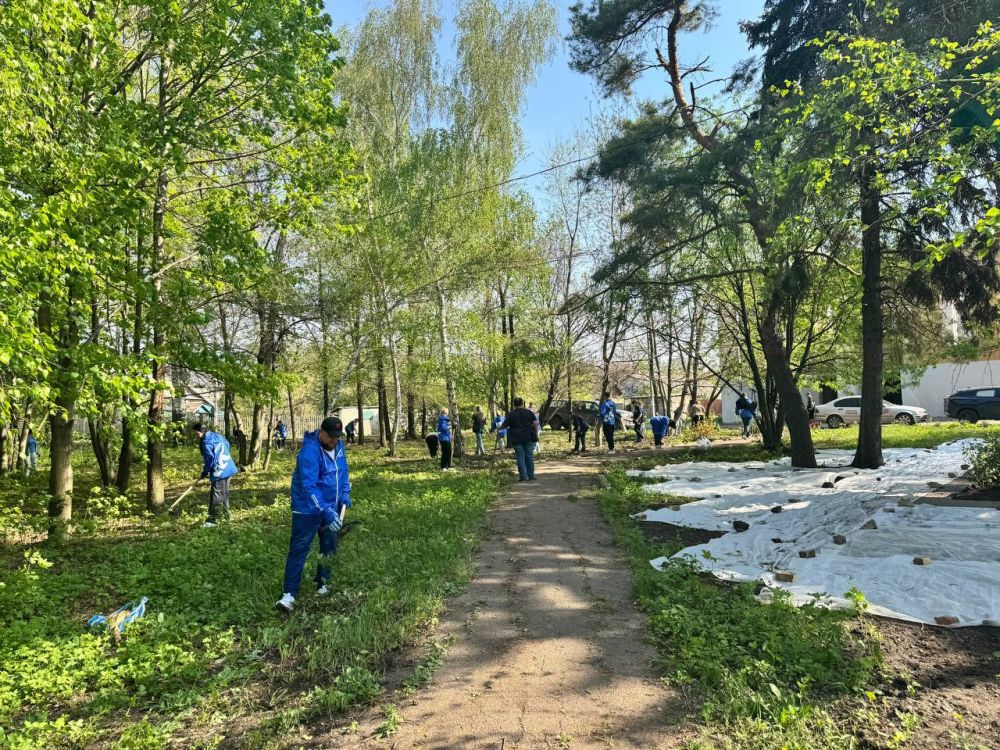 Сегодня, 26 апреля, в рамках проведения Всероссийского субботника, реализации проекта «Городская среда» Всероссийской политической партии «Единая Россия» в Пролетарском районе г. Донецка прошли мероприятия по приведению в... Сегодня, 26 апреля, в рамках проведения Всероссийского субботника, реализации проекта «Городская среда» Всероссийской политической партии «Единая Россия» в Пролетарском районе г. Донецка прошли мероприятия по приведению в...