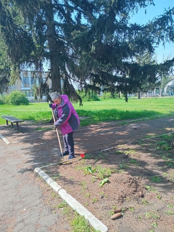 В рамках партийного проекта #КультураМалойРодины, серии мероприятий "Зелёный Донбасс", 26 апреля МБУ "Прохоровский СДК" приняли участие во Всероссийском субботнике В рамках партийного проекта #КультураМалойРодины, серии мероприятий "Зелёный Донбасс", 26 апреля МБУ "Прохоровский СДК" приняли участие во Всероссийском субботнике