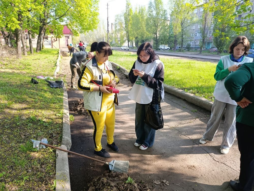 26 апреля в ходе субботника жители округа смогли принять участие во Всероссийском голосовании, определяющем выбор общественных пространств, которые будут благоустроены в рамках федеральной программы «Формирование комфортной... 26 апреля в ходе субботника жители округа смогли принять участие во Всероссийском голосовании, определяющем выбор общественных пространств, которые будут благоустроены в рамках федеральной программы «Формирование комфортной...
