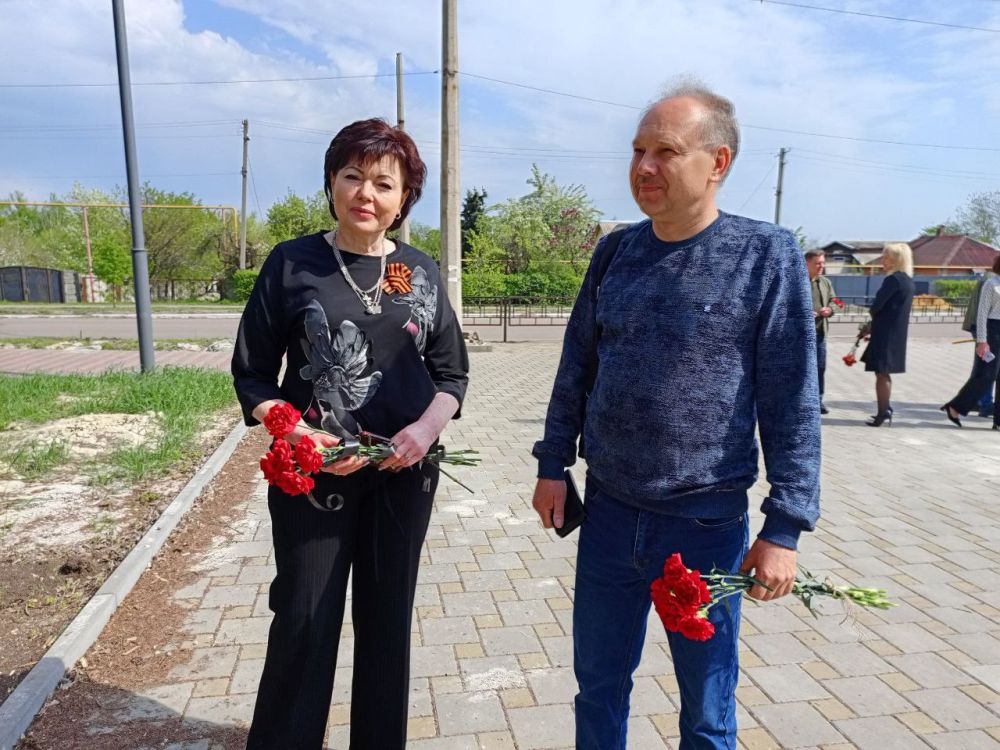 Возложили цветы к Памятнику ликвидаторам Чернобыльской катастрофы Возложили цветы к Памятнику ликвидаторам Чернобыльской катастрофы