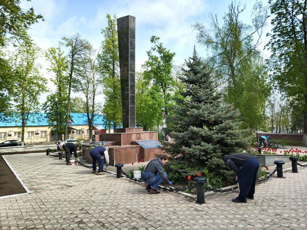 Вместе к чистоте. Сегодня наш округ стал настоящим центром активных перемен! Более 4000 неравнодушных жителей объединились для участия во Всероссийском субботнике, и это было поистине вдохновляюще! Среди участников были... Вместе к чистоте. Сегодня наш округ стал настоящим центром активных перемен! Более 4000 неравнодушных жителей объединились для участия во Всероссийском субботнике, и это было поистине вдохновляюще! Среди участников были...