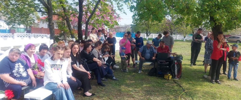 Наталья Великодная: В селе Михайловка в рамках партийного проекта "Культура малой родины" прошла республиканская патриотическая акция "Автопоезд Победы", посвященная 80-й годовщине Великой Победы, организованная... Наталья Великодная: В селе Михайловка в рамках партийного проекта "Культура малой родины" прошла республиканская патриотическая акция "Автопоезд Победы", посвященная 80-й годовщине Великой Победы, организованная...