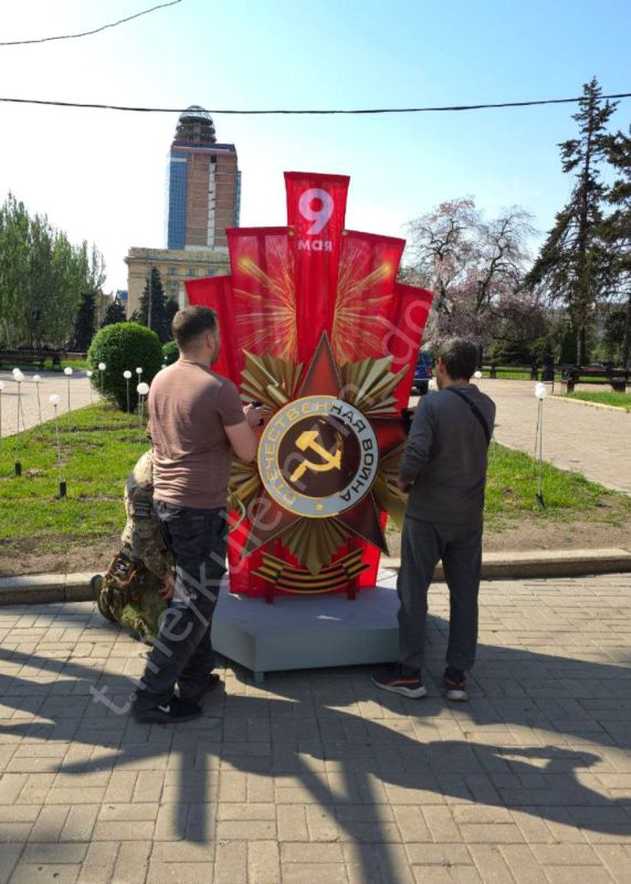 Алексей Кулемзин: Донецк начали украшать к 9 мая! Алексей Кулемзин: Донецк начали украшать к 9 мая!